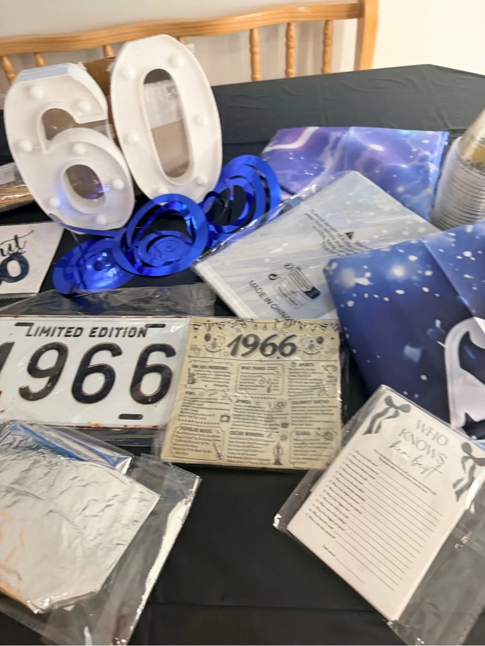 60th Birthday Party Décor Kit - White & Blue